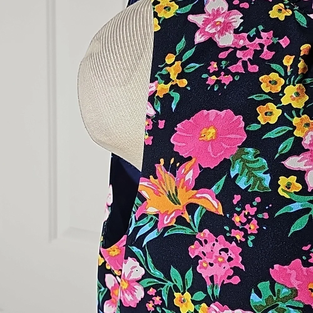 J.Crew women's sleevless top.‎ Beautiful colors completely lined. Size medium. - Picture 3 of 12